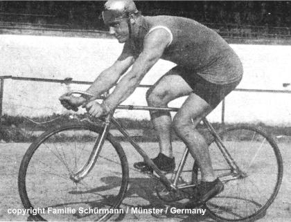 Clemens Schürmann mit blankem  Kürassierhelm